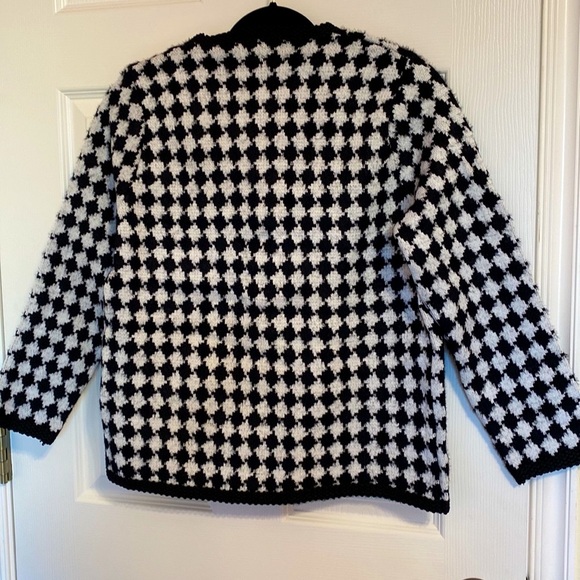 Beautiful jacket - Picture 2 of 3